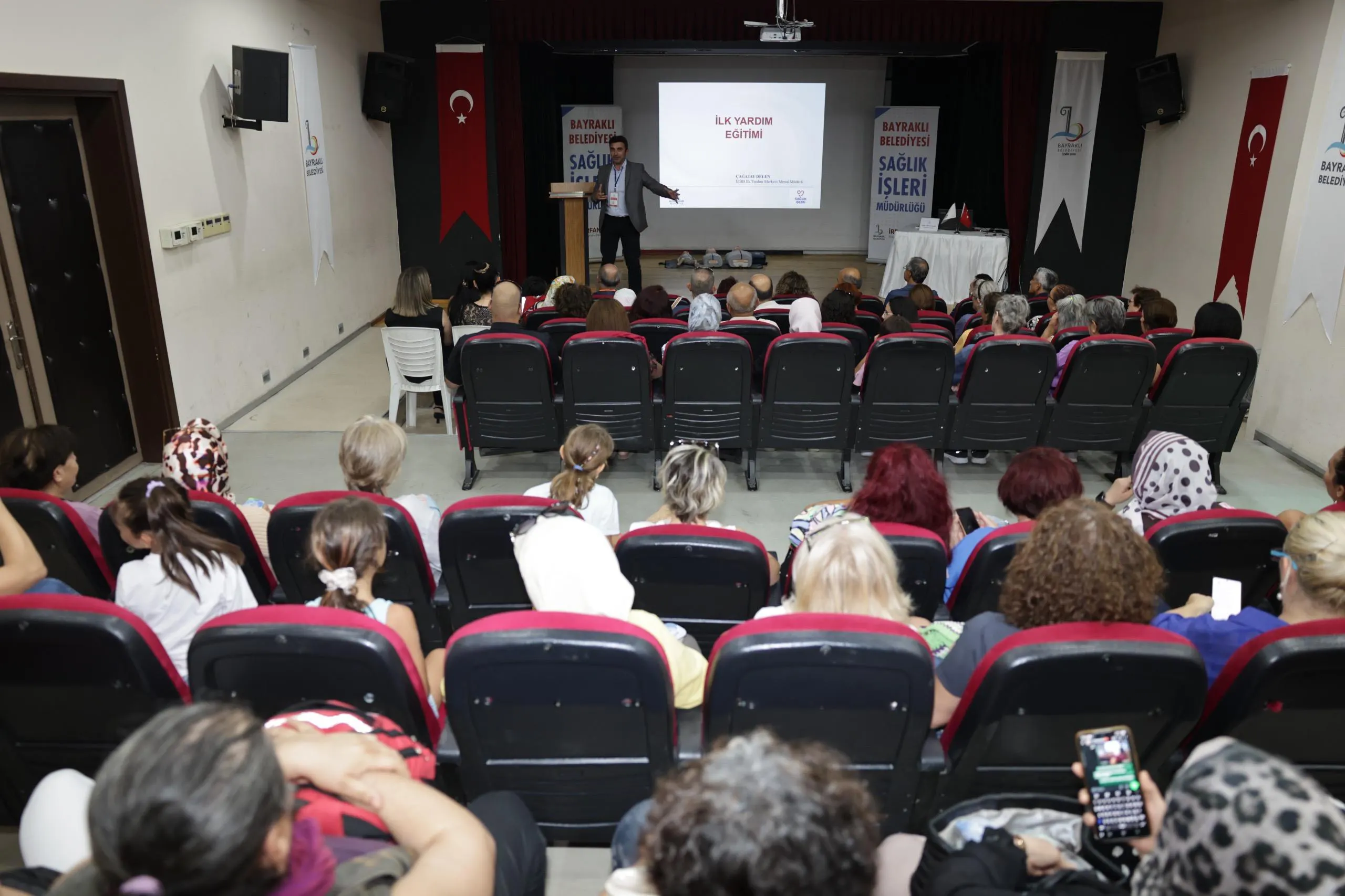 BayraklÄ±âda Ä°lkyardÄ±m EÄitim Seminerinde Hayat Kurtaran Bilgileri AktarÄ±ldÄ± (2) kopya-1789393723267.webp